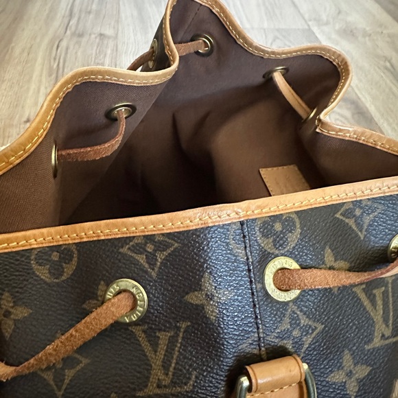 Louis Vuitton Bosphore Backpack - Picture 3 of 16